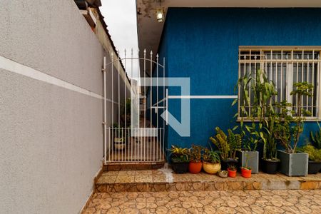 Casa à venda com 170m², 4 quartos e 4 vagas Casa à venda com 170m², 4 quartos e 4 vagasCorredor lateral