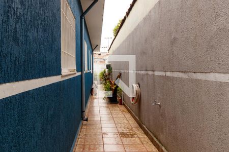 Casa à venda com 170m², 4 quartos e 4 vagas Casa à venda com 170m², 4 quartos e 4 vagasCorredor lateral