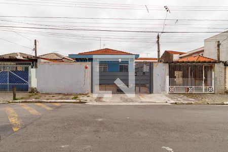 Casa à venda com 170m², 4 quartos e 4 vagas Casa à venda com 170m², 4 quartos e 4 vagasFachada