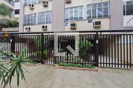 Apartamento à venda com 119m², 2 quartos e 1 vaga Apartamento à venda com 119m², 2 quartos e 1 vagaFachada