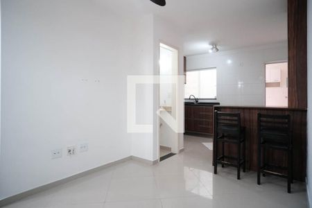 Sala/Cozinha de casa de condomínio para alugar com 2 quartos, 62m² em Vila Ré, São Paulo