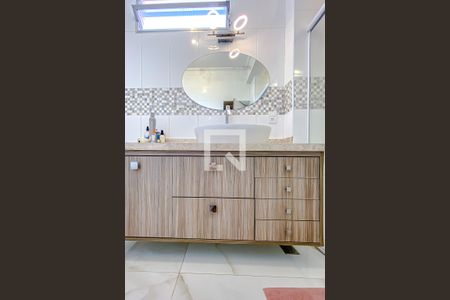 Casa à venda com 240m², 5 quartos e 2 vagasBanheiro da Suíte