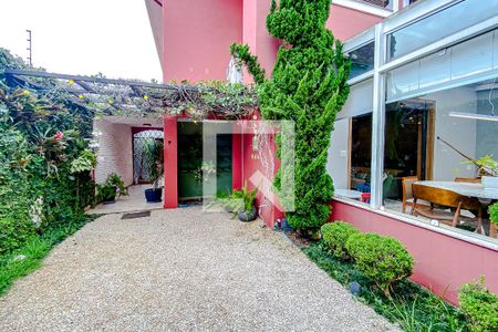 Casa à venda com 240m², 5 quartos e 2 vagasÁrea externa