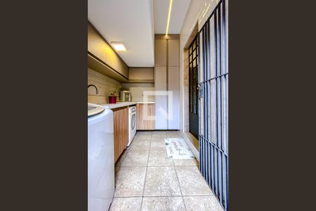 Casa à venda com 240m², 5 quartos e 2 vagasÁrea de Serviço