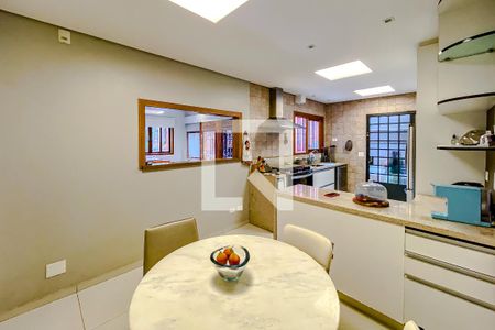 Casa à venda com 240m², 5 quartos e 2 vagasCozinha