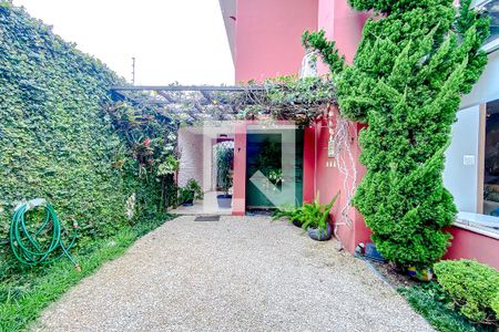 Casa à venda com 240m², 5 quartos e 2 vagasÁrea externa