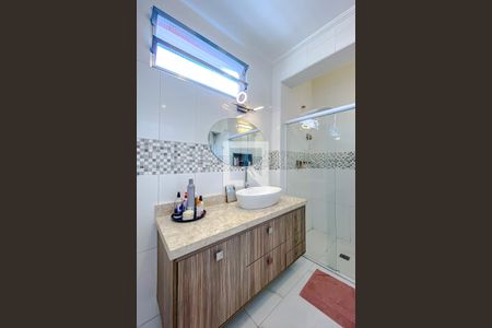 Casa à venda com 240m², 5 quartos e 2 vagasBanheiro da Suíte