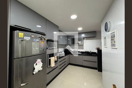 Apartamento à venda com 130m², 2 quartos e 1 vaga Apartamento à venda com 130m², 2 quartos e 1 vagaCozinha e Área de Serviço
