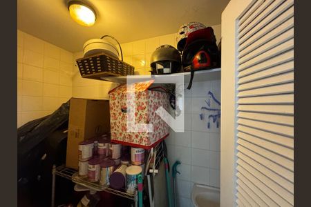 Apartamento à venda com 130m², 2 quartos e 1 vaga Apartamento à venda com 130m², 2 quartos e 1 vagaCozinha e Área de Serviço - Despensa