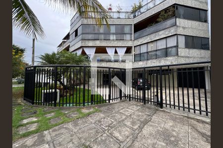 Apartamento à venda com 130m², 2 quartos e 1 vaga Apartamento à venda com 130m², 2 quartos e 1 vagaFachada