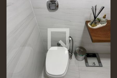 Apartamento à venda com 130m², 2 quartos e 1 vaga Apartamento à venda com 130m², 2 quartos e 1 vagaSuite 1- Banheiro