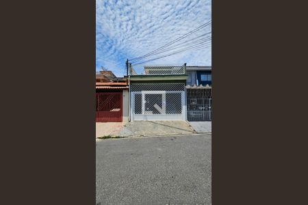 Casa à venda com 74m², 3 quartos e 2 vagas Casa à venda com 74m², 3 quartos e 2 vagasFachada