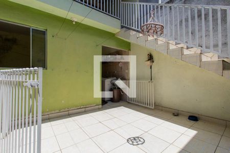 Casa à venda com 74m², 3 quartos e 2 vagas Casa à venda com 74m², 3 quartos e 2 vagasQuintal
