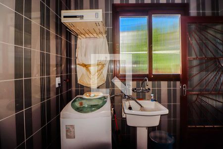 Casa à venda com 243m², 3 quartos e 3 vagas Casa à venda com 243m², 3 quartos e 3 vagasCozinha e Área de Serviço