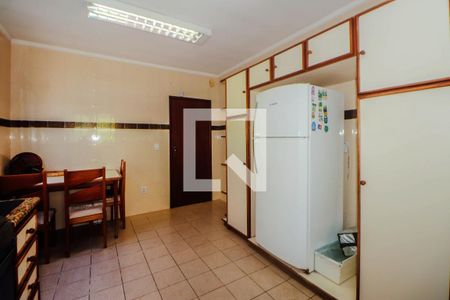 Casa à venda com 243m², 3 quartos e 3 vagas Casa à venda com 243m², 3 quartos e 3 vagasCozinha e Área de Serviço