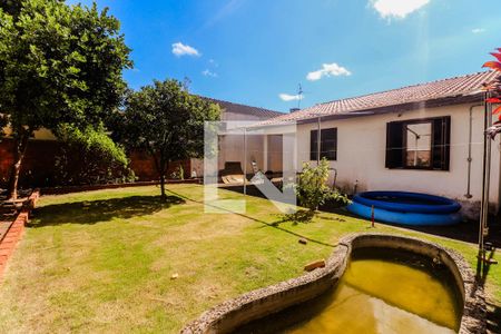 Casa à venda com 243m², 3 quartos e 3 vagas Casa à venda com 243m², 3 quartos e 3 vagasPátio