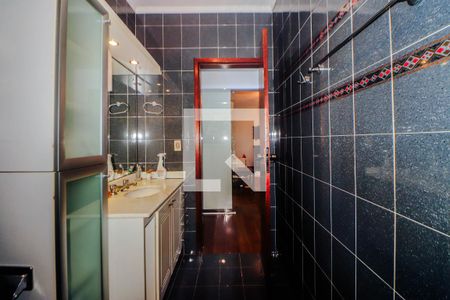 Casa à venda com 243m², 3 quartos e 3 vagas Casa à venda com 243m², 3 quartos e 3 vagasBanheiro Social