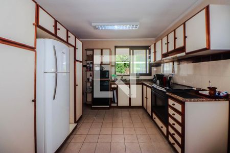 Casa à venda com 243m², 3 quartos e 3 vagas Casa à venda com 243m², 3 quartos e 3 vagasCozinha e Área de Serviço