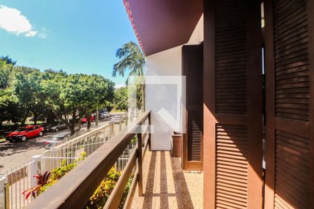 Casa à venda com 243m², 3 quartos e 3 vagas Casa à venda com 243m², 3 quartos e 3 vagasSuíte - Varanda