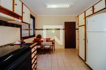 Casa à venda com 243m², 3 quartos e 3 vagas Casa à venda com 243m², 3 quartos e 3 vagasCozinha e Área de Serviço