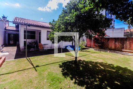 Casa à venda com 243m², 3 quartos e 3 vagas Casa à venda com 243m², 3 quartos e 3 vagasPátio