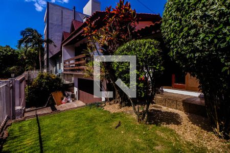 Casa à venda com 243m², 3 quartos e 3 vagas Casa à venda com 243m², 3 quartos e 3 vagasPátio