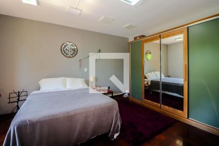 Casa à venda com 243m², 3 quartos e 3 vagas Casa à venda com 243m², 3 quartos e 3 vagasSuíte