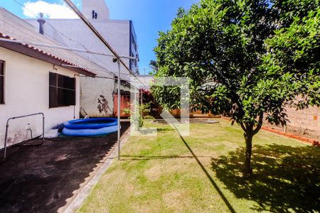 Casa à venda com 243m², 3 quartos e 3 vagas Casa à venda com 243m², 3 quartos e 3 vagasPátio