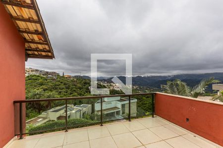Casa de condomínio à venda com 286m², 4 quartos e 2 vagas Casa de condomínio à venda com 286m², 4 quartos e 2 vagasÁrea comum
