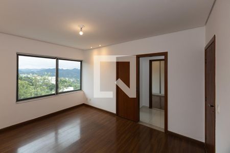 Casa de condomínio à venda com 286m², 4 quartos e 2 vagas Casa de condomínio à venda com 286m², 4 quartos e 2 vagasQuarto 3