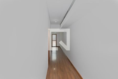 Casa de condomínio à venda com 286m², 4 quartos e 2 vagas Casa de condomínio à venda com 286m², 4 quartos e 2 vagasCorredor dos Quartos