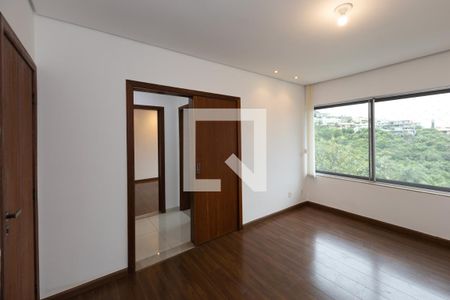 Casa de condomínio à venda com 286m², 4 quartos e 2 vagas Casa de condomínio à venda com 286m², 4 quartos e 2 vagasQuarto 3