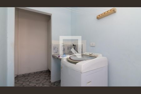 Casa à venda com 207m², 4 quartos e 2 vagas Casa à venda com 207m², 4 quartos e 2 vagasÁrea de Serviço - Casa 2