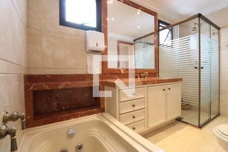 Apartamento à venda com 480m², 4 quartos e 5 vagasBanheiro da Suíte 2