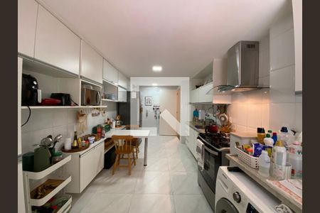 Apartamento à venda com 119m², 3 quartos e 1 vaga Apartamento à venda com 119m², 3 quartos e 1 vagaCozinha e Área de Serviço