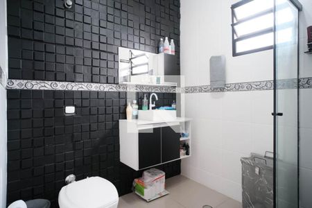 Casa à venda com 150m², 3 quartos e 2 vagasBanheiro - Quarto 3