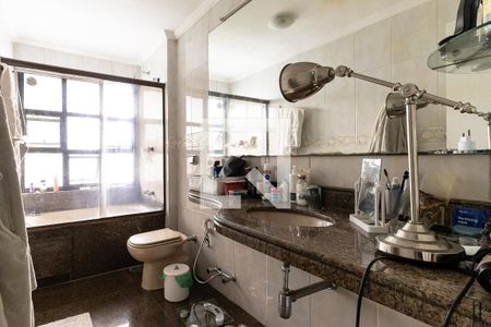 Apartamento à venda com 174m², 3 quartos e 3 vagas Apartamento à venda com 174m², 3 quartos e 3 vagasBanheiro da Suíte 1