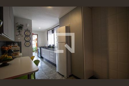 Apartamento à venda com 333m², 4 quartos e 3 vagas Apartamento à venda com 333m², 4 quartos e 3 vagasCozinha e Área de Serviço