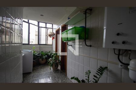 Apartamento à venda com 333m², 4 quartos e 3 vagas Apartamento à venda com 333m², 4 quartos e 3 vagasCozinha e Área de Serviço