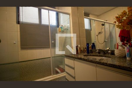 Apartamento à venda com 333m², 4 quartos e 3 vagas Apartamento à venda com 333m², 4 quartos e 3 vagasBanheiro da Suíte 2