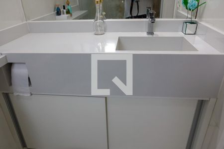 Apartamento à venda com 74m², 2 quartos e 1 vaga Apartamento à venda com 74m², 2 quartos e 1 vagaBanheiro