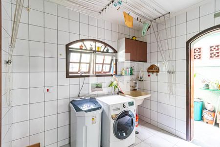 Casa à venda com 221m², 3 quartos e 4 vagas Casa à venda com 221m², 3 quartos e 4 vagasLavanderia