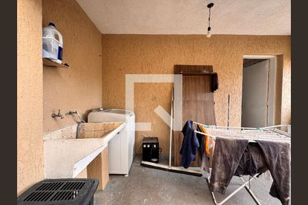 Casa à venda com 265m², 3 quartos e 3 vagas Casa à venda com 265m², 3 quartos e 3 vagasLavanderia