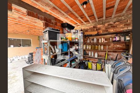 Casa à venda com 265m², 3 quartos e 3 vagas Casa à venda com 265m², 3 quartos e 3 vagasDepósito