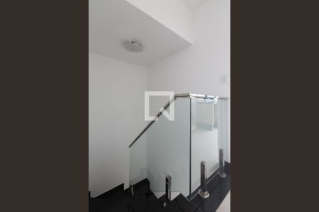 Casa de condomínio à venda com 100m², 3 quartos e 2 vagas Casa de condomínio à venda com 100m², 3 quartos e 2 vagasHall / Escada