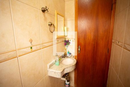Casa à venda com 220m², 4 quartos e 4 vagas Casa à venda com 220m², 4 quartos e 4 vagasLavabo