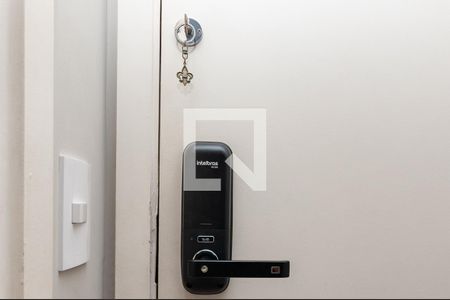 Apartamento para alugar com 64m², 2 quartos e 2 vagas Apartamento para alugar com 64m², 2 quartos e 2 vagasDetalhe fechadura