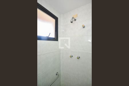 Apartamento à venda com 184m², 4 quartos e 3 vagasChuveiro do Banheiro da Suíte 2