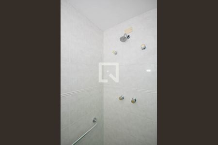 Apartamento à venda com 184m², 4 quartos e 3 vagasChuveiro da Suíte 1