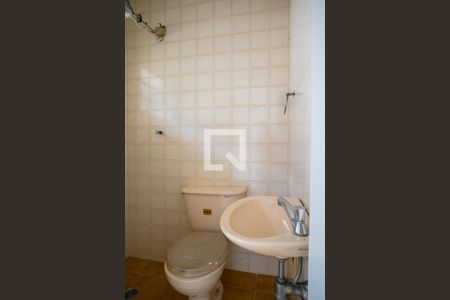 Casa à venda com 199m², 3 quartos e 2 vagas Casa à venda com 199m², 3 quartos e 2 vagasBanheiro de Serviço